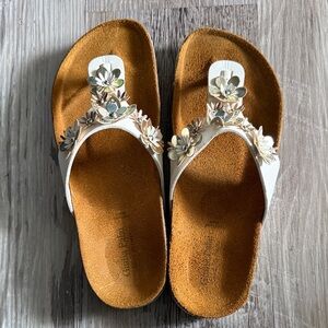 Floral toe-post sandals